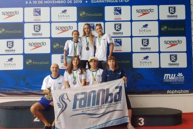 Pilar Mansur batió el récord argentino en la posta 4x50 en Brasil