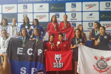 Pilar Mansur batió el récord argentino en la posta 4x50 en Brasil