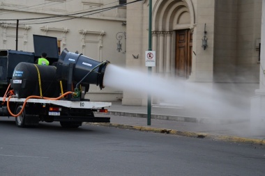 “No sirve desinfectar las calles, es un gasto inútil”