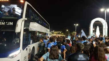 Estudiantes de Río Cuarto viajó a Santa Fe despedido por el cariño de su gente