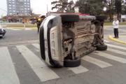 Violento choque entre ambulancia y auto en el centro de Junín