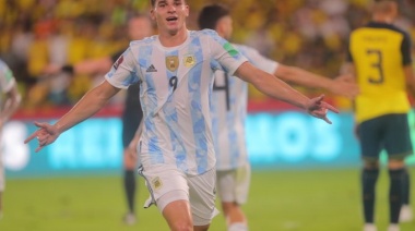 Con un polémico penal, Ecuador le empató a Argentina en la última jugada