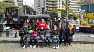 Alumnos de Agustina y Tiburcio viajaron en tren y visitaron Buenos Aires
