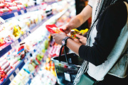 Las ventas en supermercados cayeron por quinto mes consecutivo y el consumo no repunta