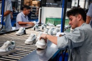 En marzo, la industria cayó 4,5% y la construcción 4,1%