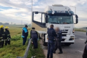 Encuentran a un hombre fallecido dentro de un camión