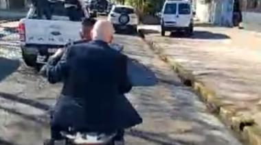 Atacaron con piedras a la caravana de Milei en Lomas de Zamora y debieron evacuar a la comitiva