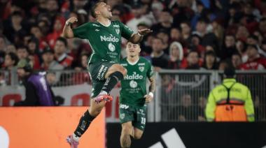 Sarmiento golpeó, aguantó y festejó: Se trajo una enorme victoria del Monumental