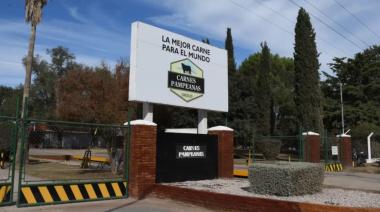 Un frigorífico pampeano redujo la jornada laboral y suspendió personal por “la caída del consumo de carne”