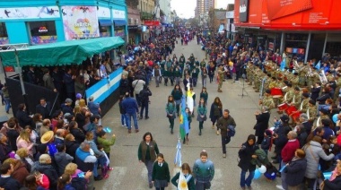 Desfile cívico militar en el 40° aniversario de la guerra de Malvinas