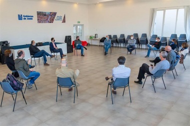 Petrecca vuelve a cerrar los espacios públicos para encuentros sociales