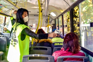 Caducan los permisos y solo podrán viajar en transporte público los trabajadores esenciales