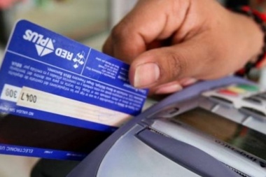 Prevén limitar las tasas de las tarjetas de crédito