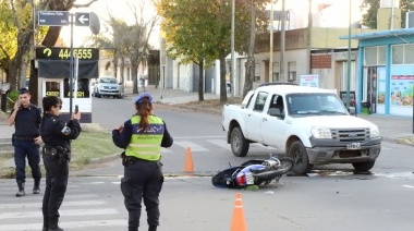 Circulaba en contramano y chocó una moto