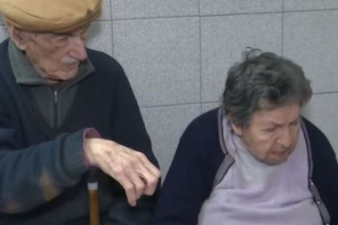 Cómo viven hoy los ancianos abandonados por su hijo en Rosario