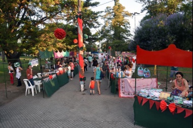 Segunda edición de la Feria Navideña en Plaza Rivadavia