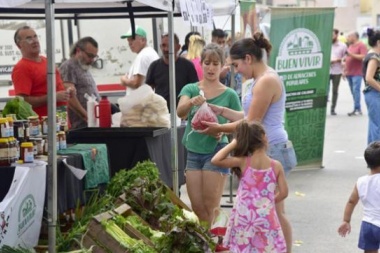 Los municipios organizan ferias de economía popular para optimizar las tarjetas alimentarias
