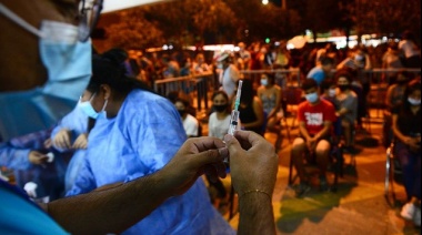 Noche de vacunas en dos plazas de la ciudad