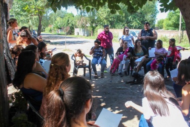 Concejales informan a vecinos sobre la Tarjeta Alimentar