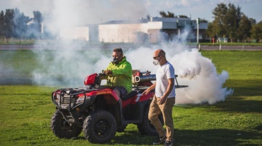 Fumigan contra el mosquito en distintos puntos de Lincoln 