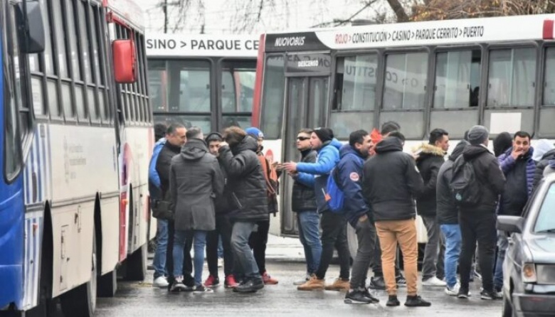 Un paro de colectivos afectará a 80 líneas del AMBA y el interior ...