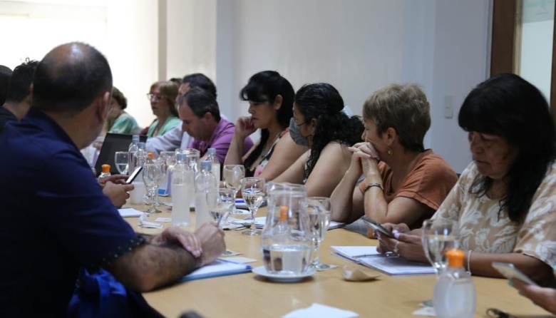 Acuerdan nuevo régimen de licencias parentales para docentes: ¿cómo es ...