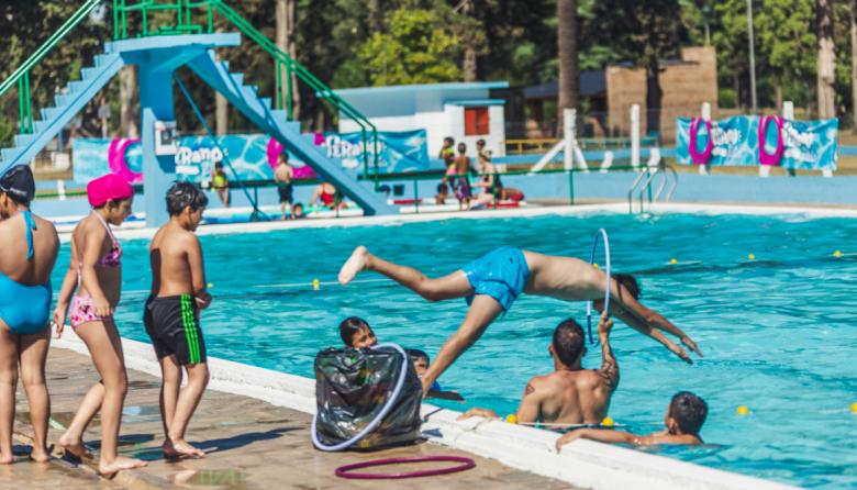 El próximo sábado abre la pileta del Parque