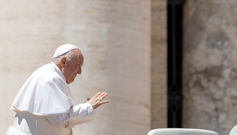 El Papa, reacio a admitir candidatos homosexuales en los seminarios porque ya hay "mucho mariconeo"