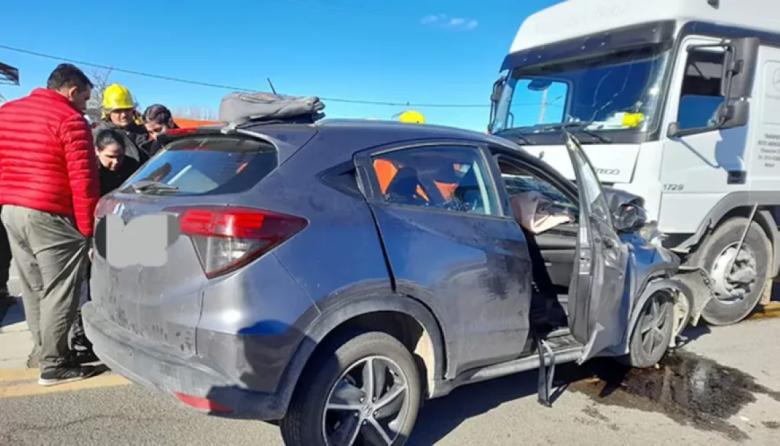 Tragedia en Saladillo: una pareja y su hijo de 11 años murieron tras chocar con un camión