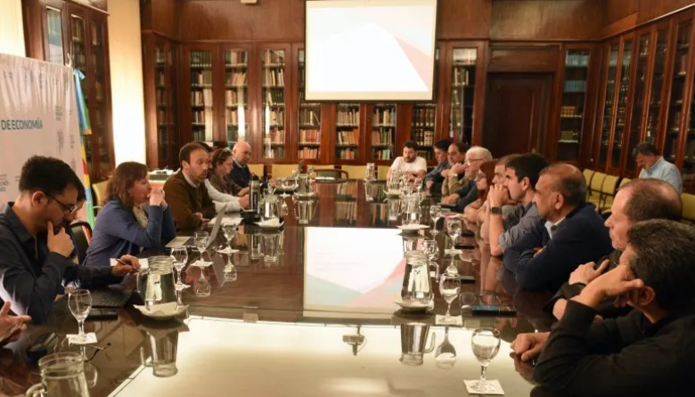 La provincia convocó a los gremios estatales y reabre las negociaciones ...