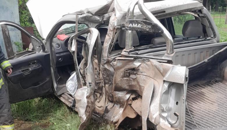 Una mujer y una nena sufrieron graves lesiones al chocar contra un camión