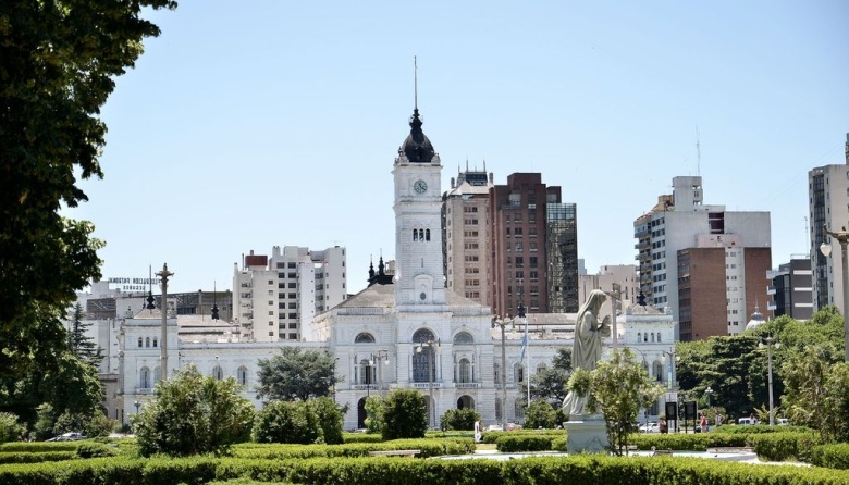 El intendente Alak confirmó un 56% de aumento del salario mínimo municipal y nuevo escalafón