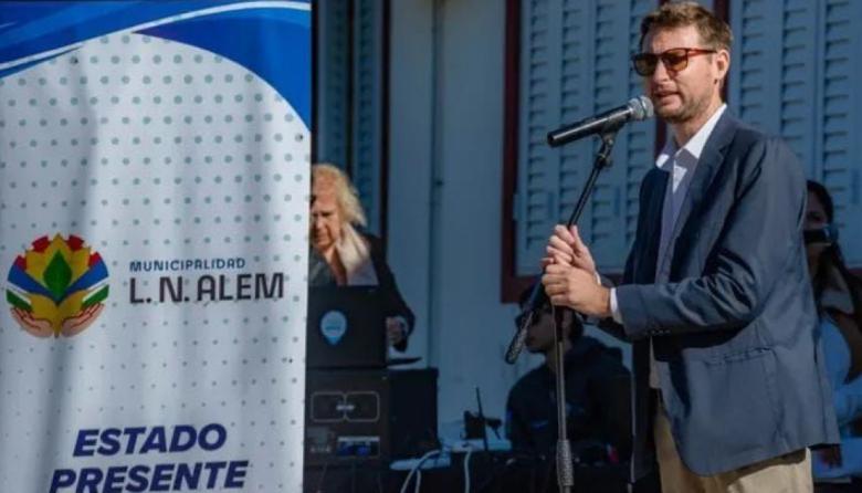 Ferraris y un anuncio que moviliza a más de 100 estudiantes
