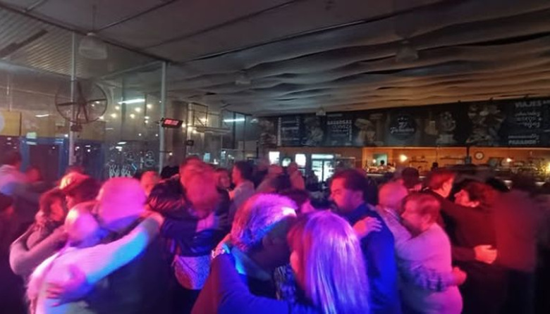 Fiestas en la terminal de micros de Pergamino dispararon una insólita polémica entre los pasajeros