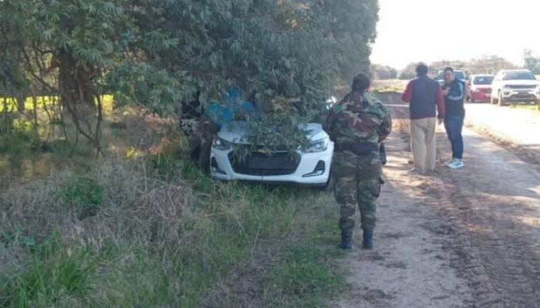 San Antonio de Areco: La mujer habría sido asesinada fuera del auto donde aparecieron los cuerpos