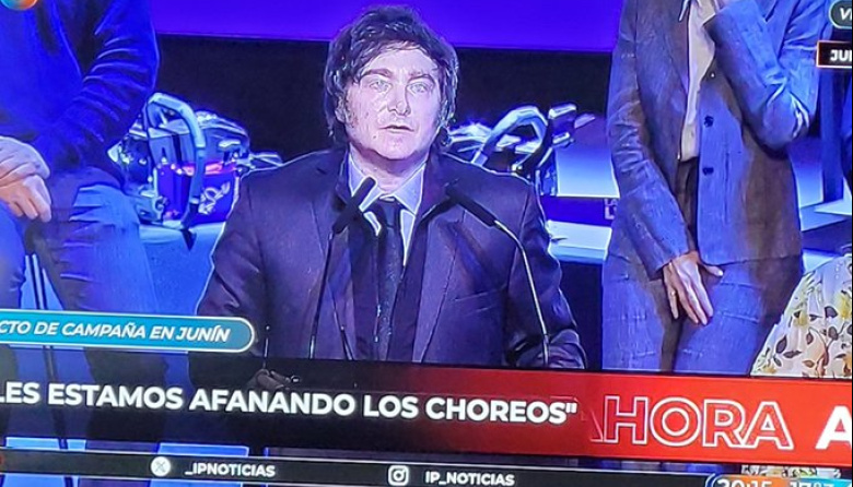 "Están molestos porque le estamos afanando los choreos"