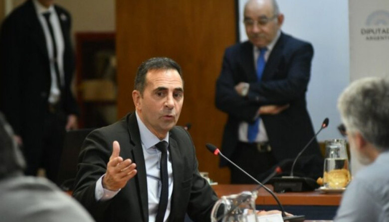 Aparecen chats que comprometen al Gobierno en un plan para quedarse con la obra social de Uatre: "Somos Lule y Karina"