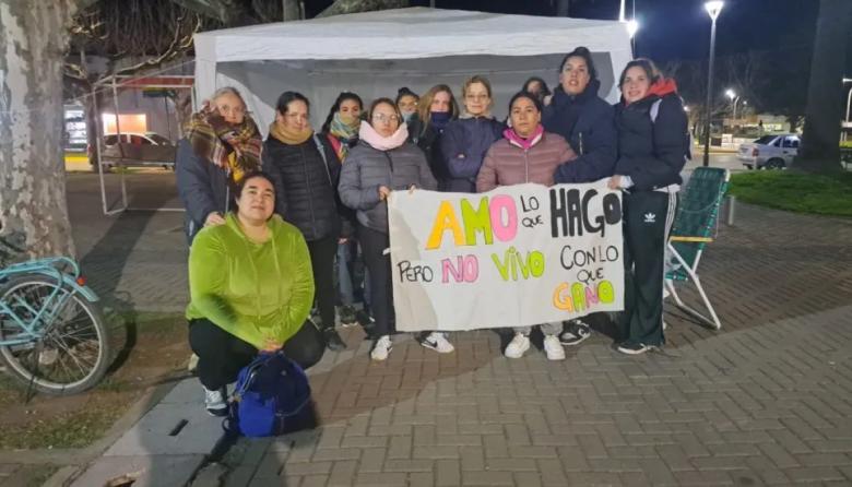 Enfermeras de Bolívar durmieron frente al Municipio en protesta por sus salarios