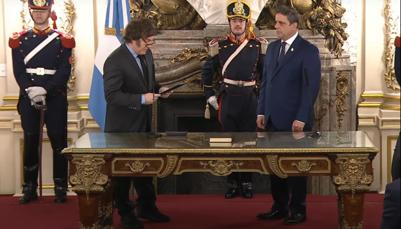 Milei le tomó juramento a Lisandro Catalán como ministro del Interior