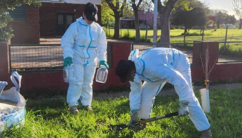 La Policía Ambiental incautó un avión y bidones de agroquímicos cerca de una escuela rural