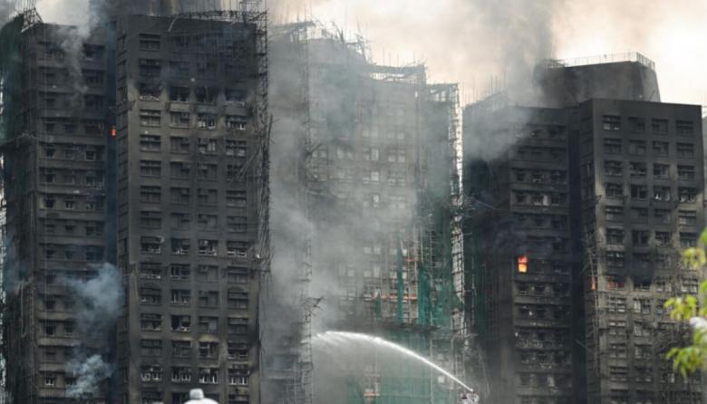 Tragedia en Hong Kong: Incendio en complejo residencial deja 55 muertos y 279 desaparecidos