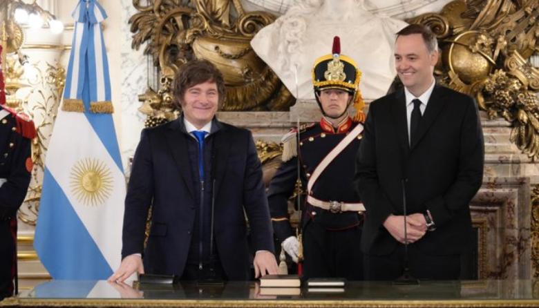 Javier Milei le tomó juramento a Manuel Adorni