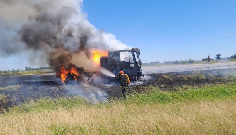 Se incendió un camión en ruta 7