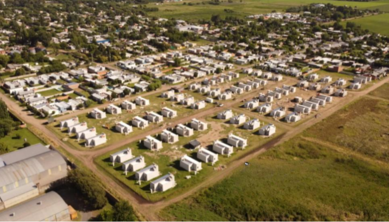 Bragado: Con la presencia de Bianco, se inauguran 70 viviendas