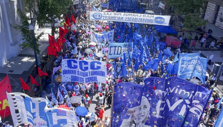 La CGT marchó en Plaza de Mayo contra la reforma laboral y anticipó un “paro nacional”