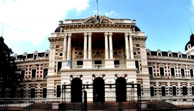 ¿Cuándo cobrarán el sueldo los estatales bonaerenses?