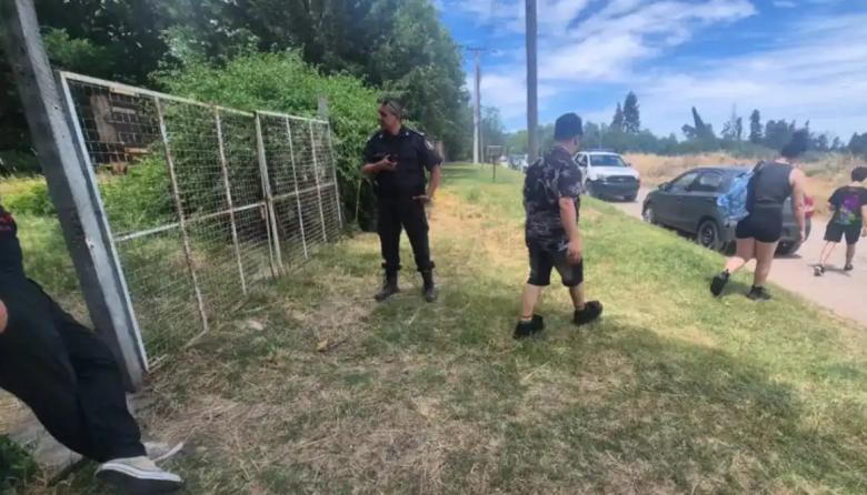 Desalojaron dos fiestas clandestinas en Bahía Blanca: en una había más de 160 personas en un campo sobre la ruta 51