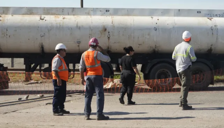 Tragedia en el puerto de Rosario: Investigan la muerte de un camionero
