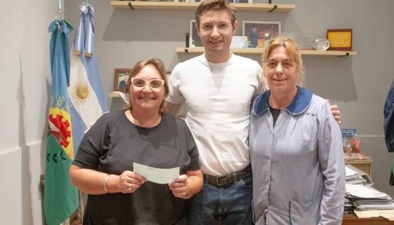 Ferraris entregó subsidio a la Secundaria 4 de Vedia