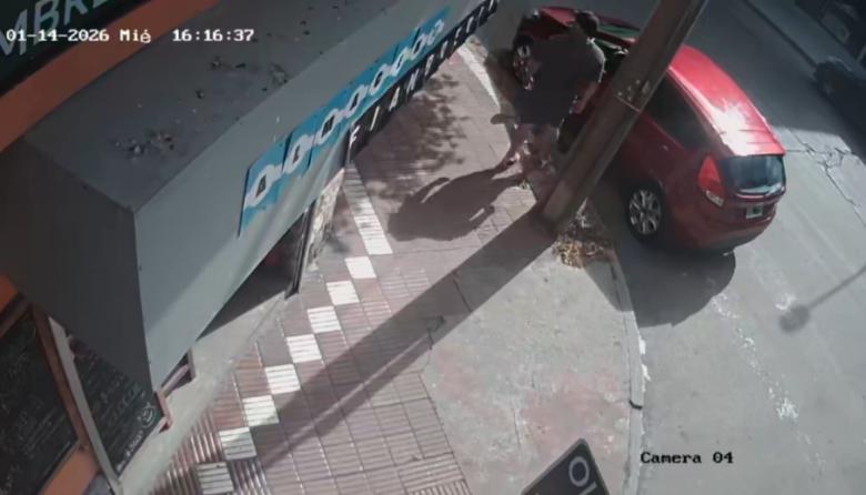 Le robaron el auto con su bebé adentro en Mar del Plata